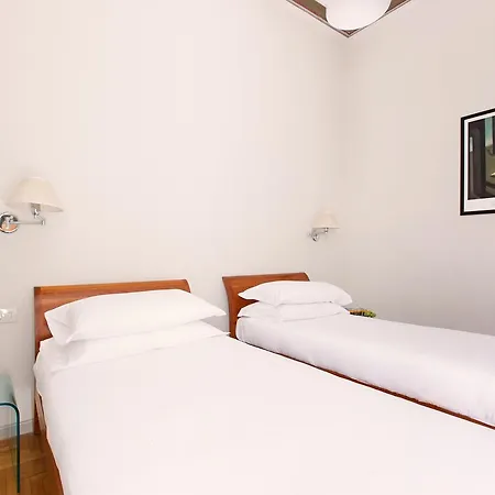 2-bedroom In Monti Apartment *